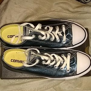 I am selling Converse